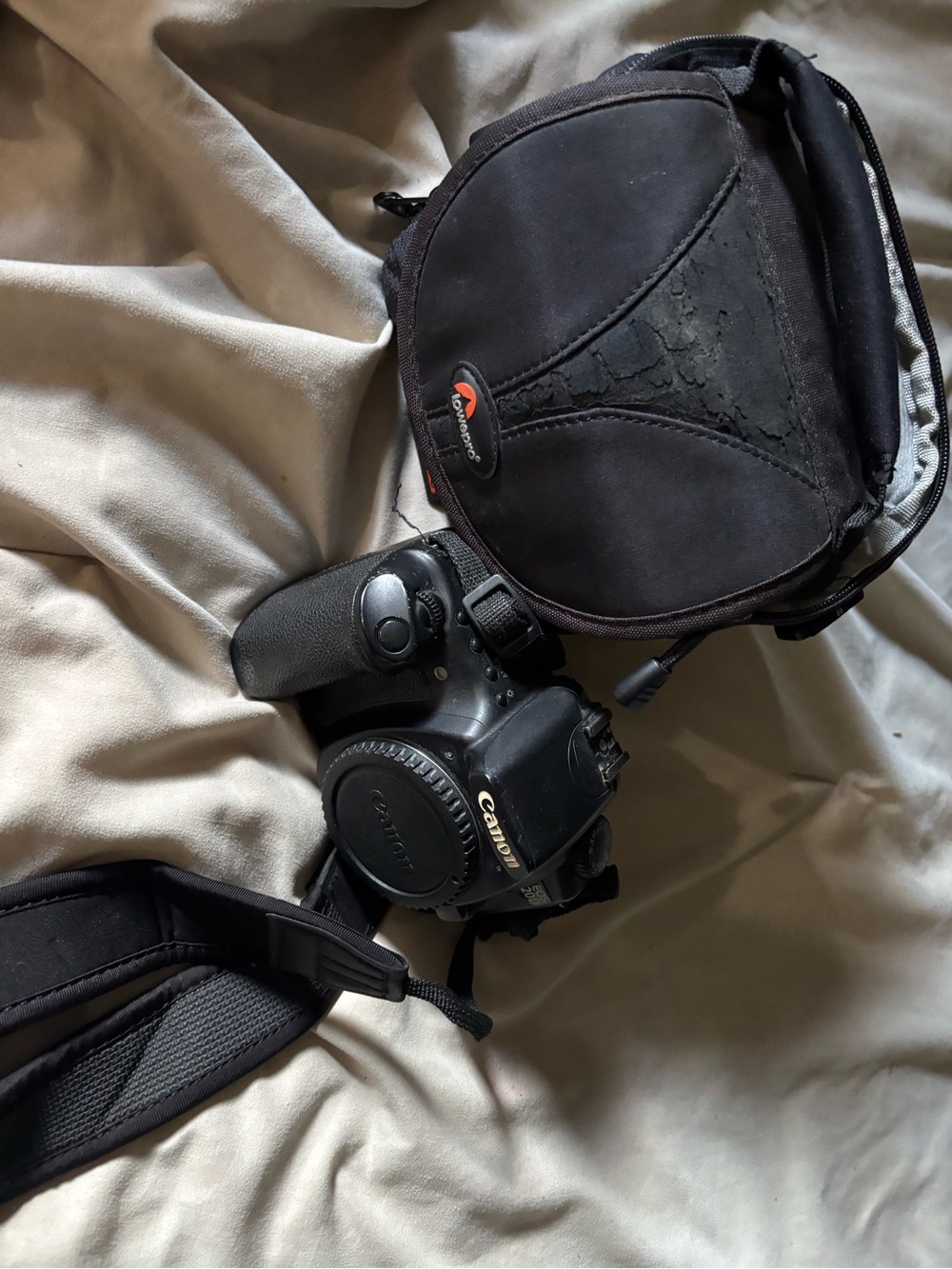 Canon Black DSLR Camera Body with Black Carry Case and Strap